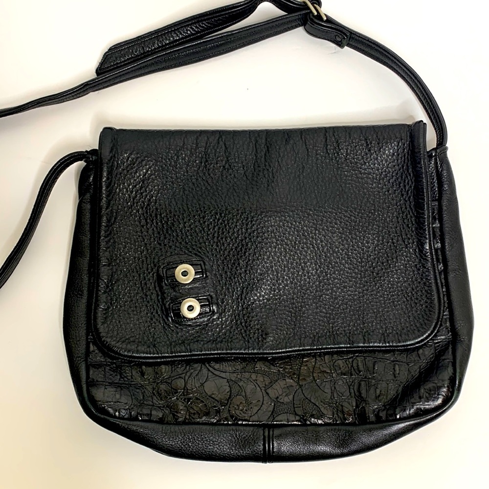 AnnRingness | Black Heavy Laptop Nag | Floral Engraved Multi Compartment Satchel
